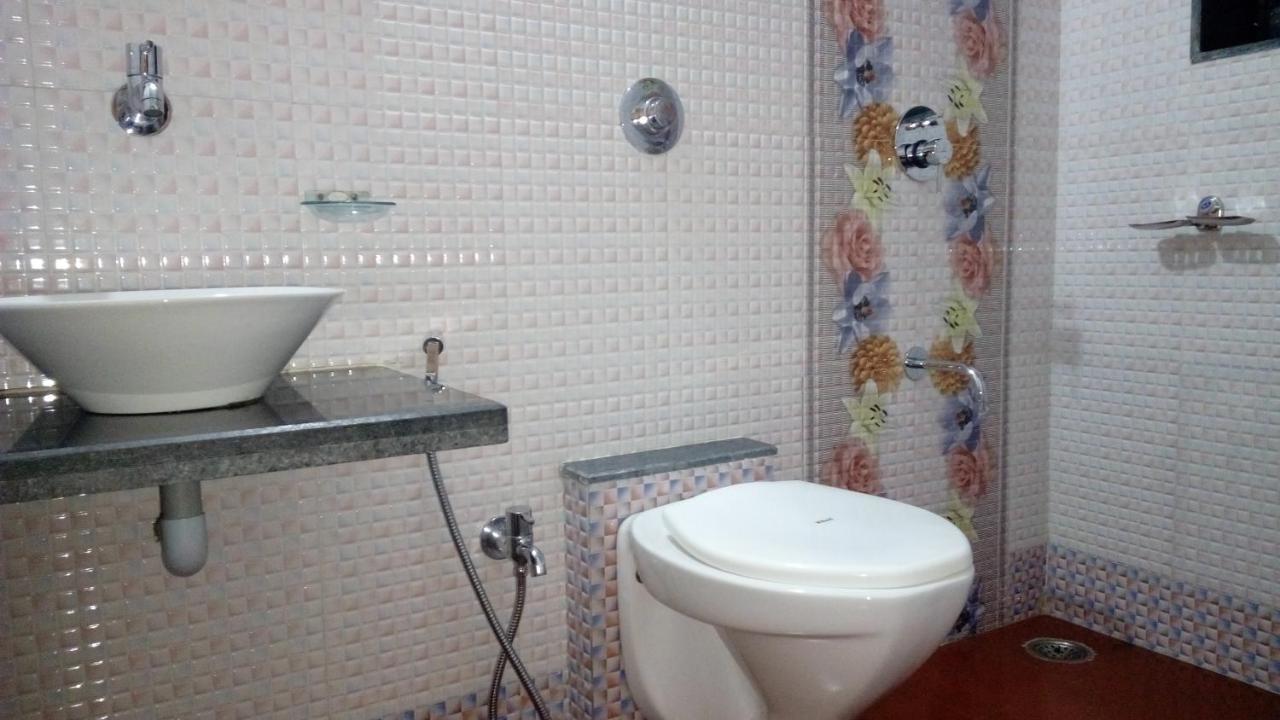 فندق Bluebell Residency ماهاباليشوار المظهر الخارجي الصورة